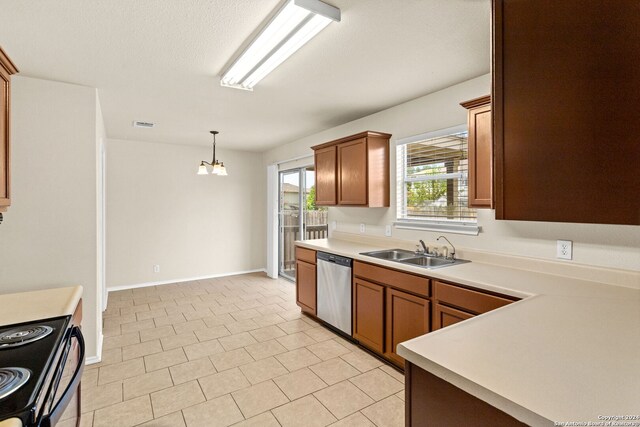 spare room with carpet and ceiling fan