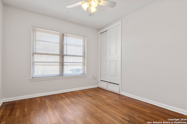 unfurnished room with wood-type flooring and ceiling fan