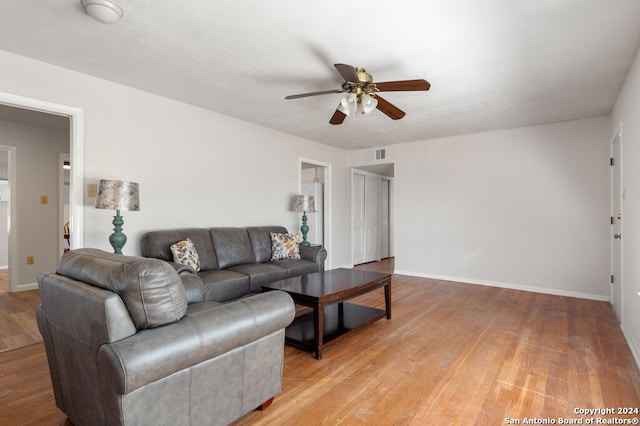 living room with light wood-type flooring and ceiling fan