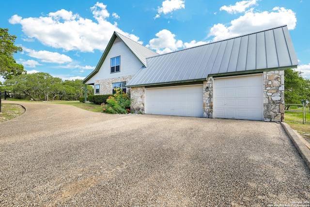 view of front of house featuring a garage