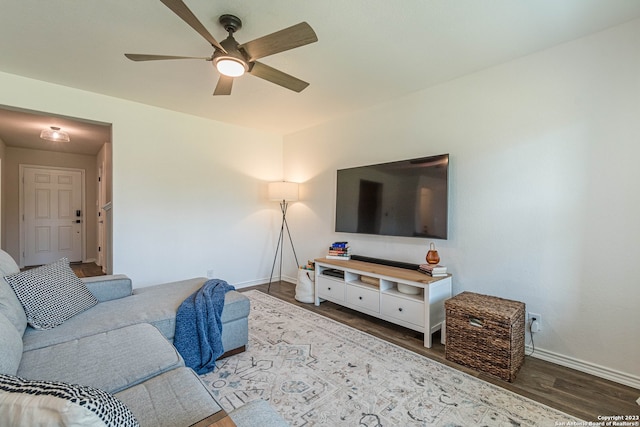 living room with hardwood / wood-style flooring and ceiling fan