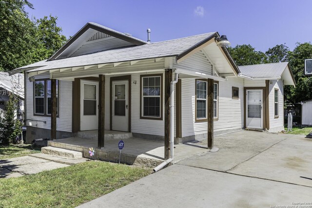 view of front of home with covered porch