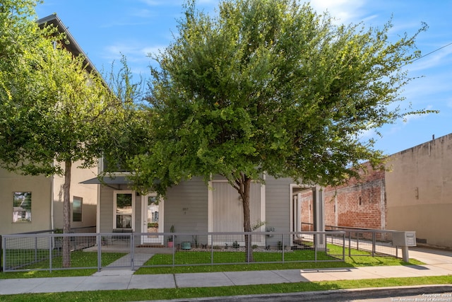 view of front of home with a front lawn