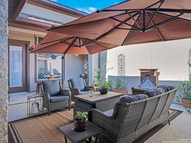 view of patio featuring an outdoor hangout area