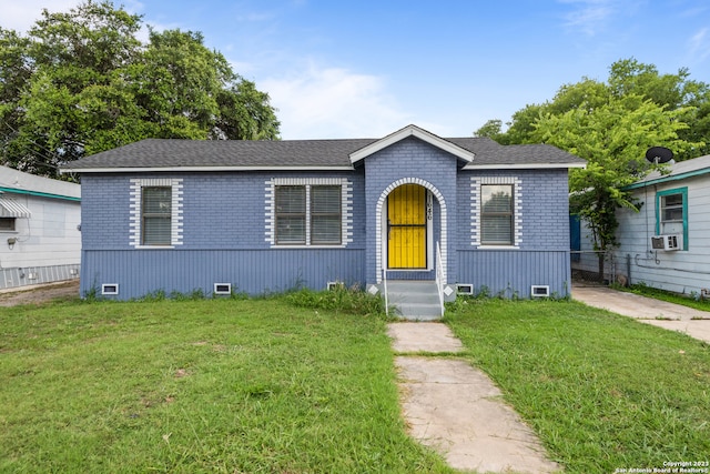 view of front of home featuring cooling unit and a front lawn