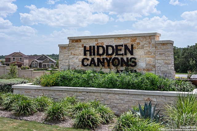 view of community / neighborhood sign