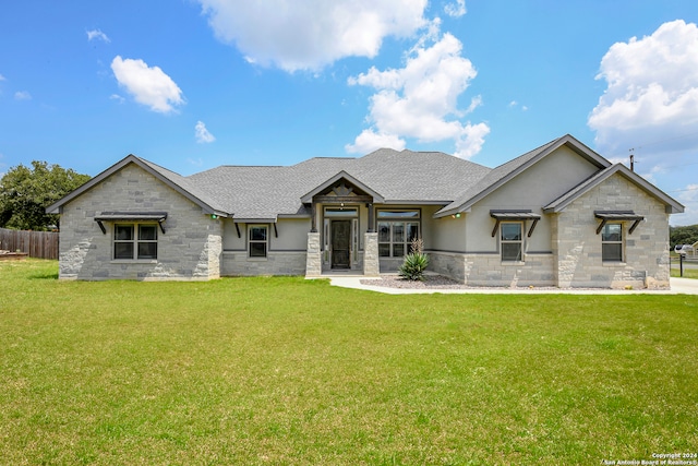 view of front of property featuring a front lawn