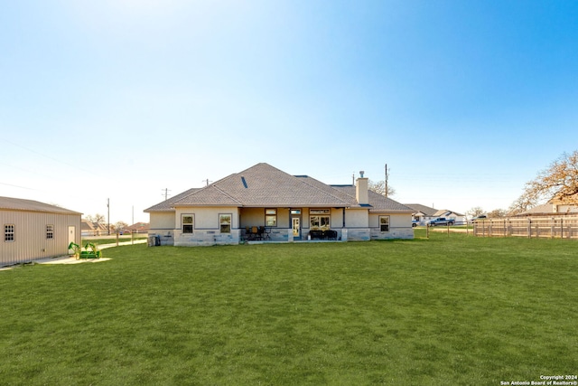 back of house featuring a lawn