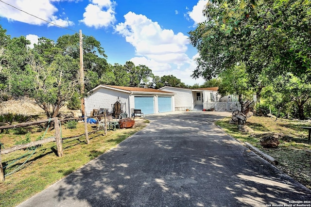 manufactured / mobile home with a garage