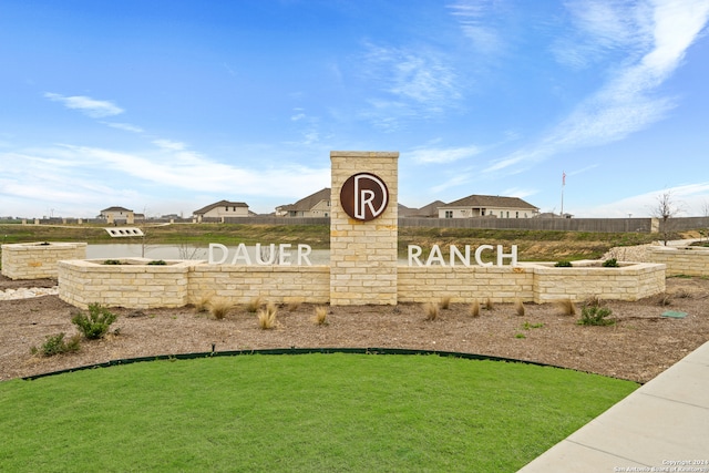 community sign with a lawn