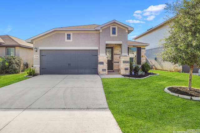 view of front of home featuring a front lawn