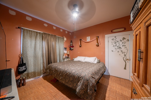 bedroom with light parquet flooring and ceiling fan