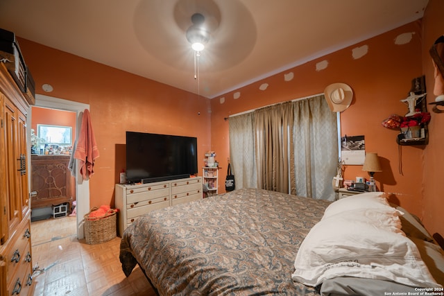 bedroom with light parquet flooring and ceiling fan