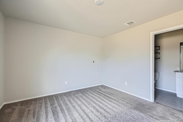 unfurnished room featuring carpet flooring