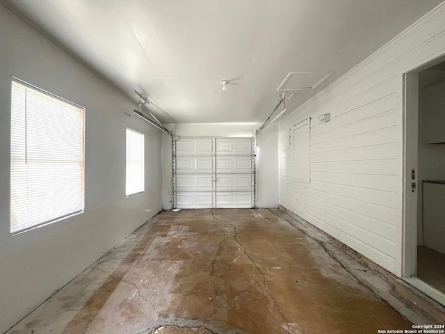 2205 Louise St, Seguin, TX 78155 - view of garage