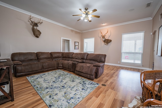 living room featuring ceiling fan, crown molding, and light hardwood / wood-style flooring