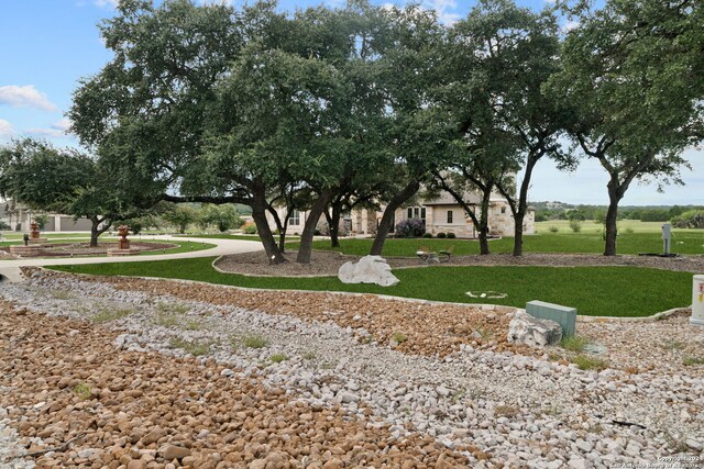 view of front facade featuring a front lawn and a garage