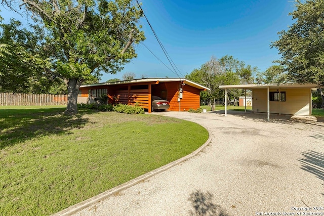 view of front of home featuring a front lawn and a carport