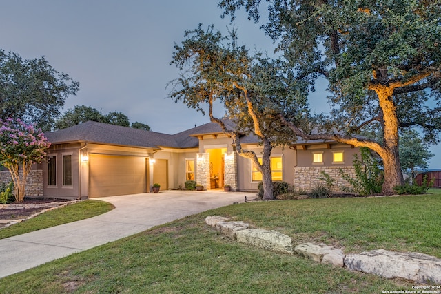 view of front of property featuring a front lawn and a garage