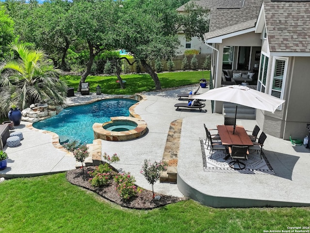 view of swimming pool featuring an in ground hot tub, a patio area, and a yard