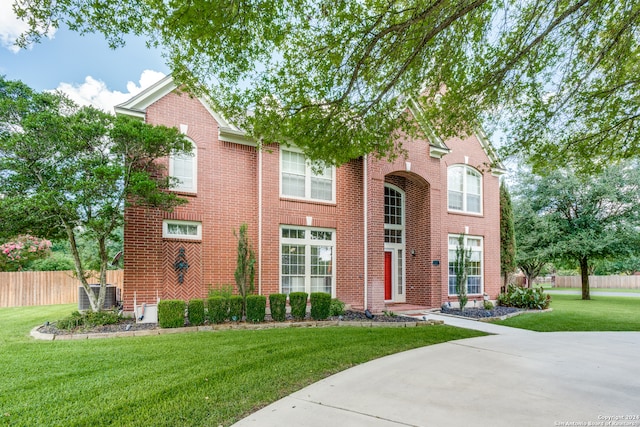 view of front facade featuring a front lawn