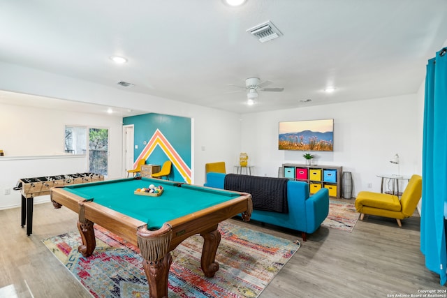 playroom featuring ceiling fan, light hardwood / wood-style floors, and billiards