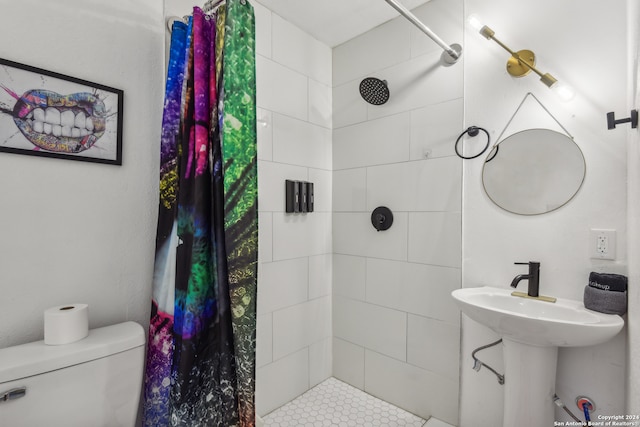 bathroom with toilet and a shower with curtain