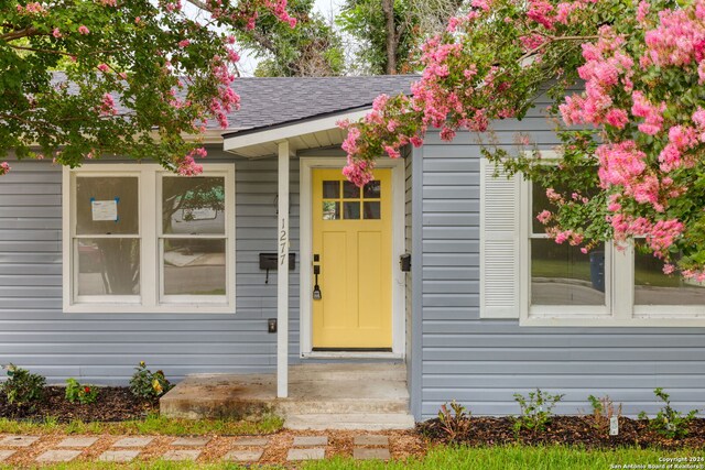 view of property entrance