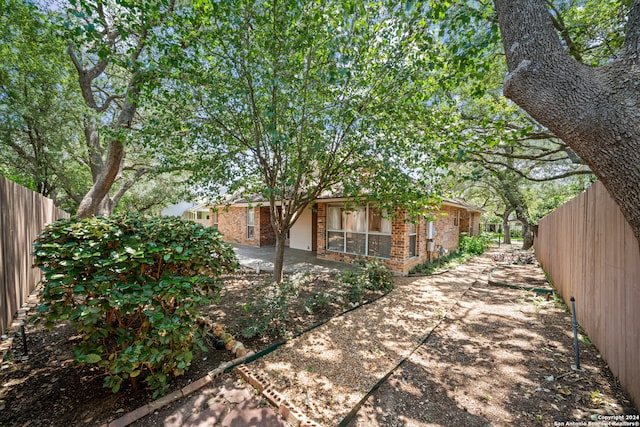 view of yard featuring a patio area