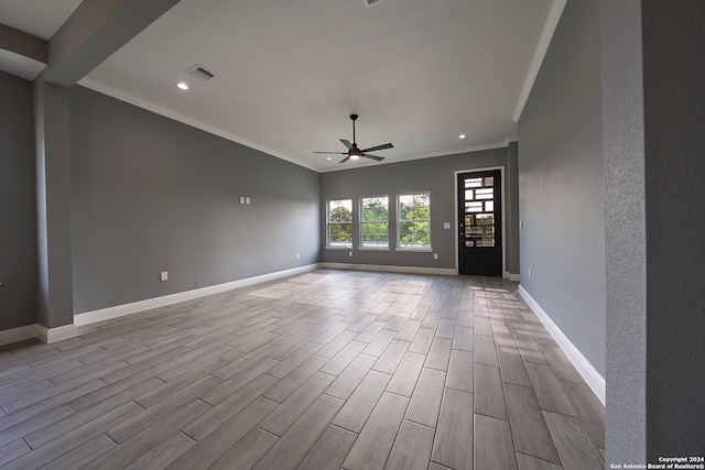 unfurnished room featuring light wood-type flooring, ornamental molding, and ceiling fan