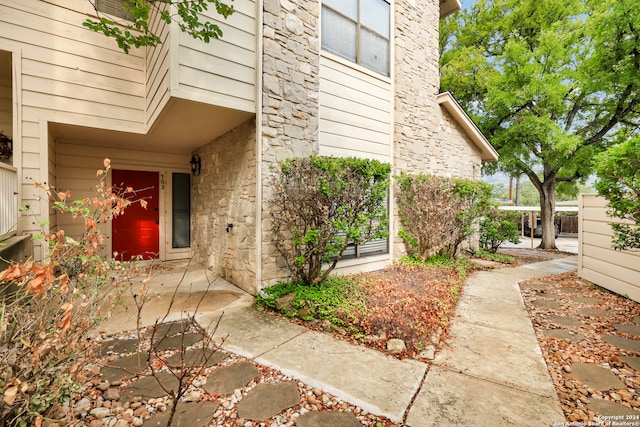 entrance to property with a patio