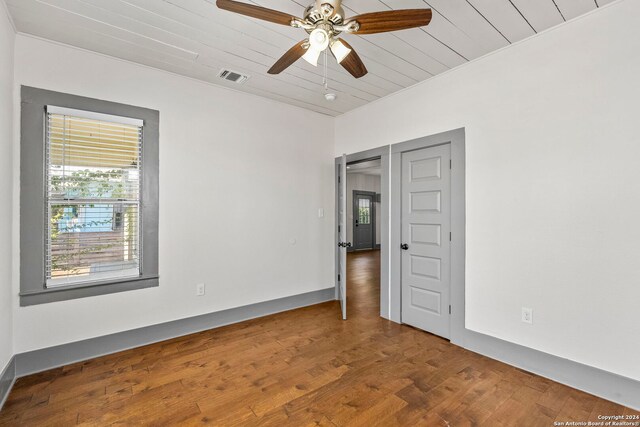 unfurnished room featuring hardwood / wood-style floors and ceiling fan