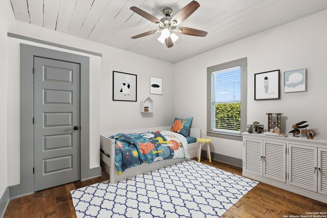 bedroom with hardwood / wood-style floors and ceiling fan