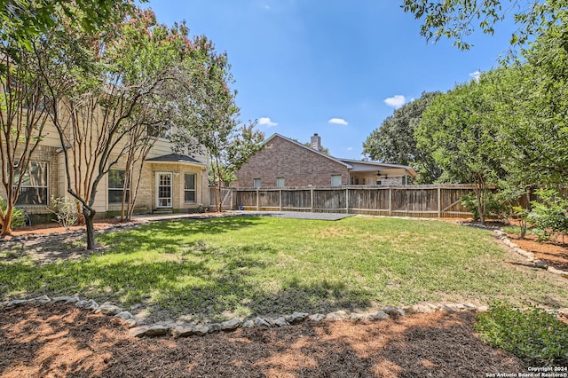 view of yard featuring a fenced backyard