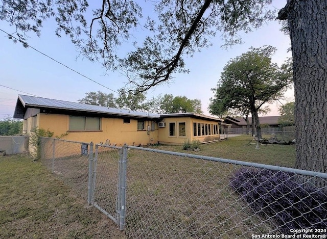 exterior space featuring a yard