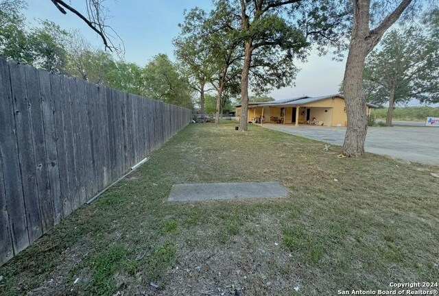 view of yard featuring a patio