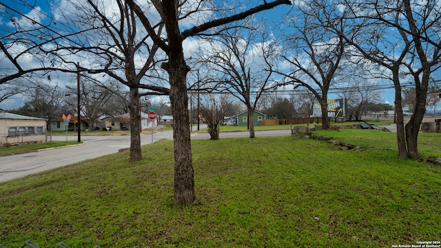 Listing photo 3 for 103 W Torrey St, New Braunfels TX 78130