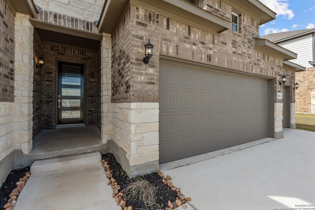 view of front of property featuring a garage and a front yard