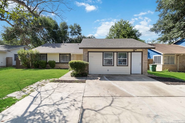 ranch-style house featuring a front yard