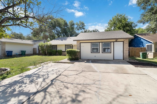 single story home featuring a front lawn