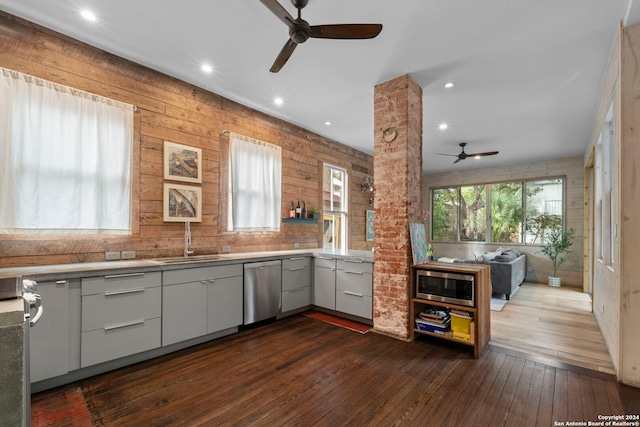215 Beauregard, San Antonio, TX 78204 - kitchen featuring dark wood-style flooring, a sink, open floor plan, a ceiling fan, and appliances with stainless steel finishes