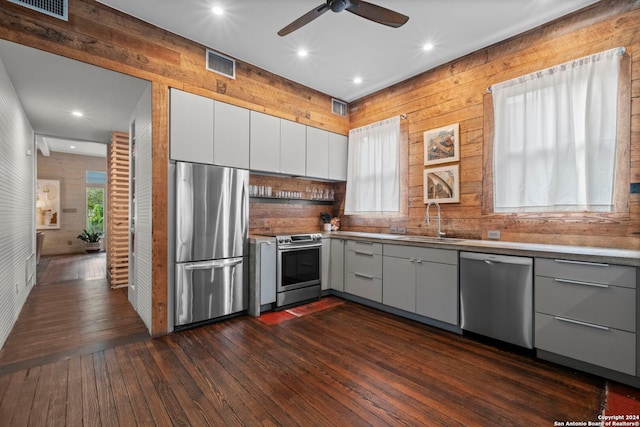 215 Beauregard, San Antonio, TX 78204 - kitchen featuring visible vents, dark wood-style flooring, gray cabinets, a sink, and appliances with stainless steel finishes