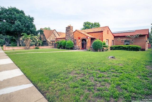 view of front of property with a front lawn