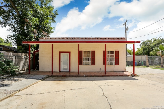 view of front of property