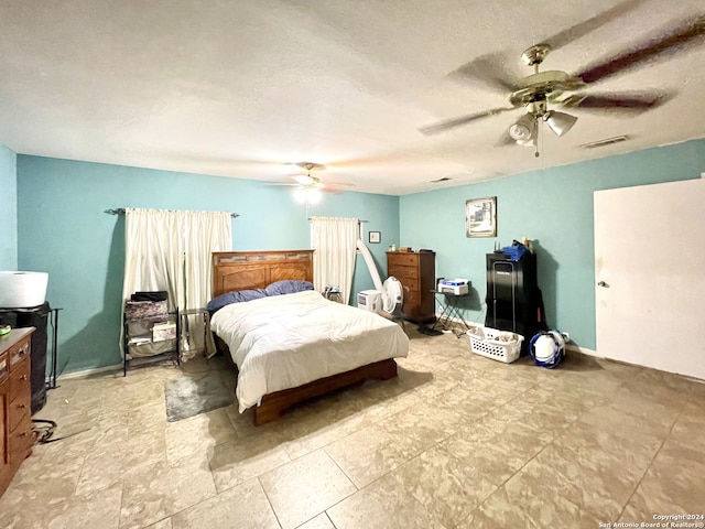 bedroom featuring a textured ceiling and ceiling fan