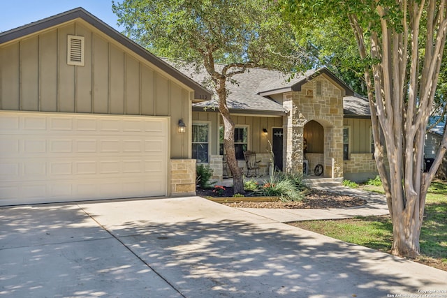 view of front of house featuring a garage