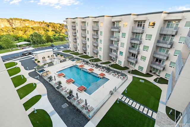 view of swimming pool