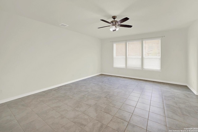 empty room featuring ceiling fan