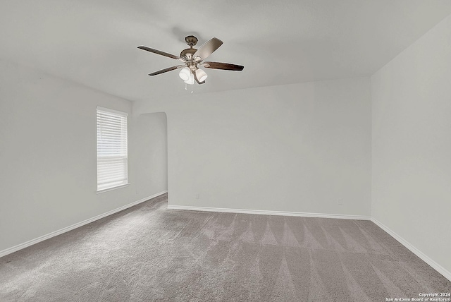 unfurnished room with carpet flooring and ceiling fan