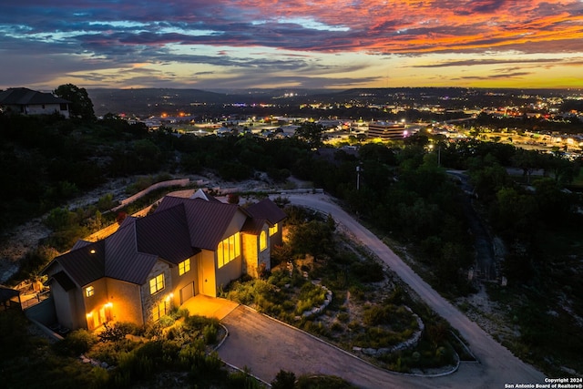 view of aerial view at dusk